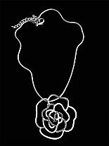 Simple sparkle flower necklace.TXS069