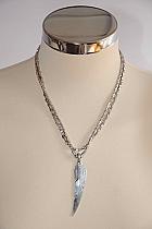 Silver effect 2 stand short leaf necklace. ma1510