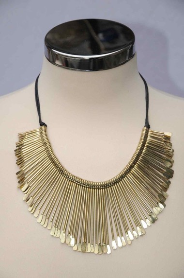 Brass/gold effect matchstick necklace GTa16v