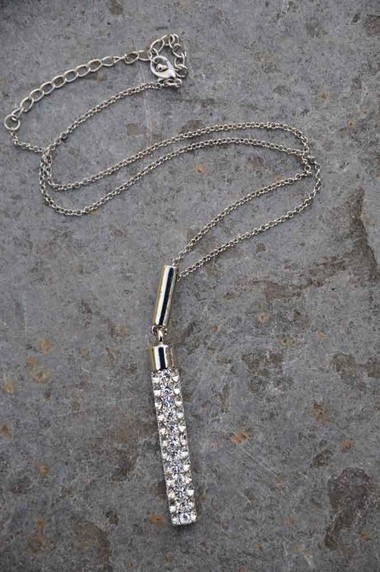 Crystal encrusted oblong on 16 inch chain. 00809