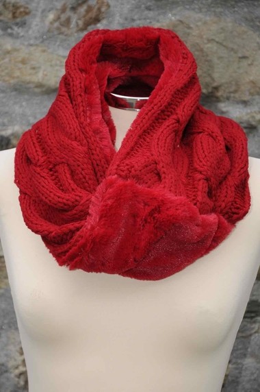Red cable knit twist snood.1104